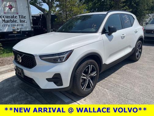 2024 Volvo XC40 B5 Core