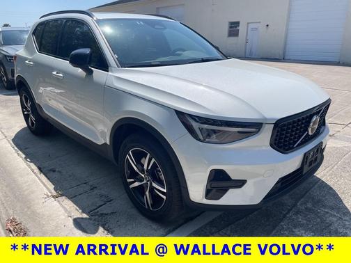 2024 Volvo XC40 B5 Core