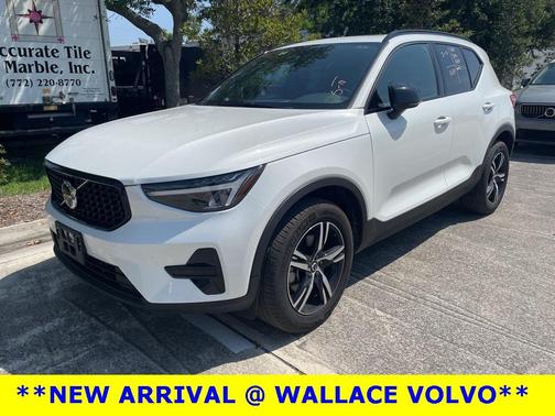 2024 Volvo XC40 B5 Core