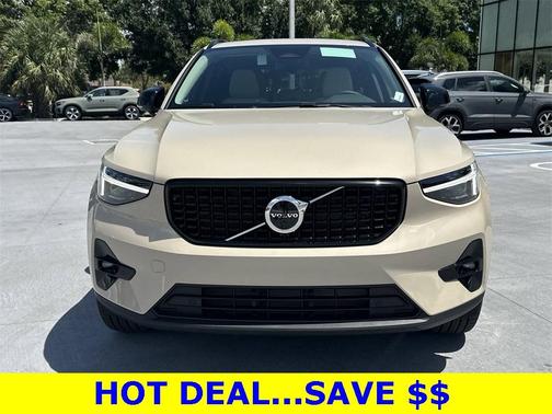 2025 Volvo XC40 B5 Plus Dark Theme