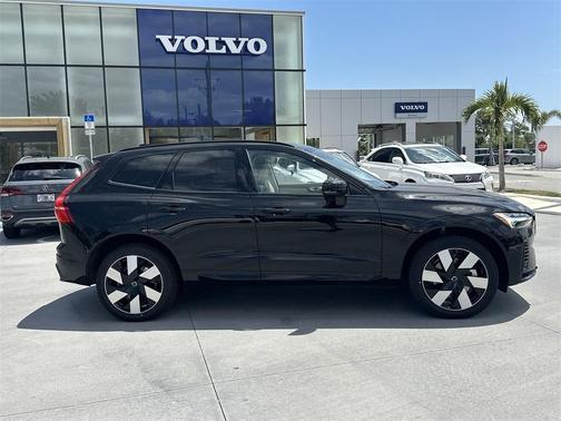 2025 Volvo XC60 Plug-In Hybrid T8 Plus