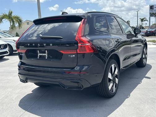 2025 Volvo XC60 Plug-In Hybrid T8 Plus