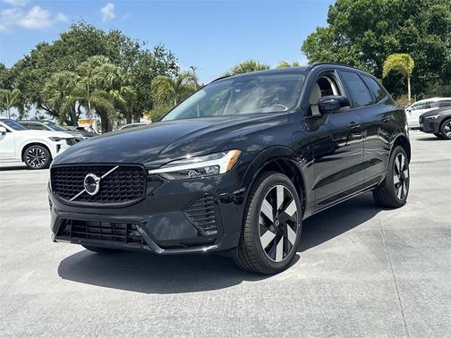 2025 Volvo XC60 Plug-In Hybrid T8 Plus