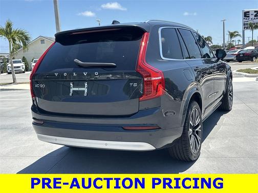 2022 Volvo XC90 T5 Momentum 7 Passenger