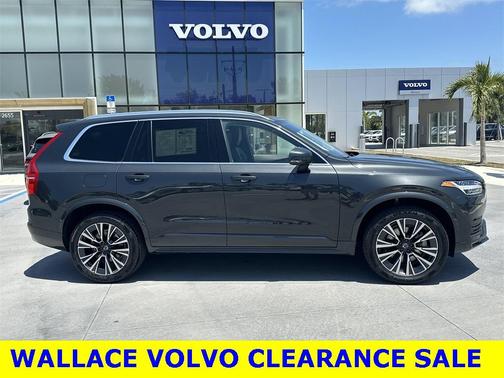 2022 Volvo XC90 T5 Momentum 7 Passenger
