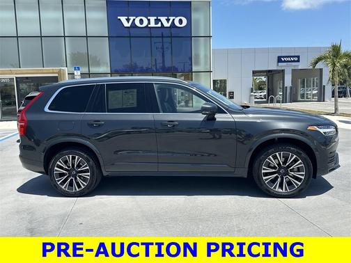 2022 Volvo XC90 T5 Momentum 7 Passenger