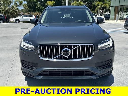 2022 Volvo XC90 T5 Momentum 7 Passenger