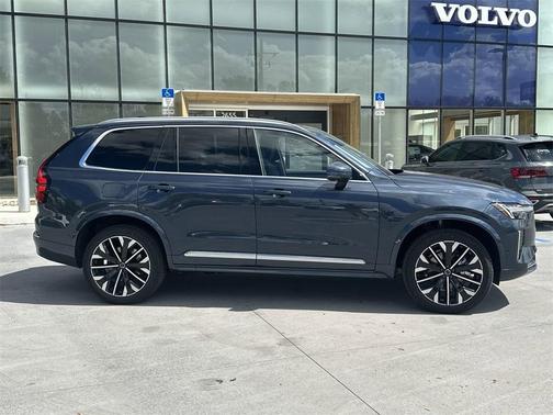 2025 Volvo XC90 B5 Plus 7-Seater