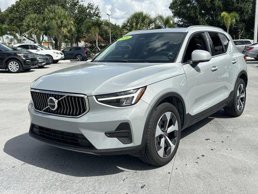 2024 Volvo XC40 B5 Core