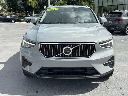 2024 Volvo XC40 B5 Core