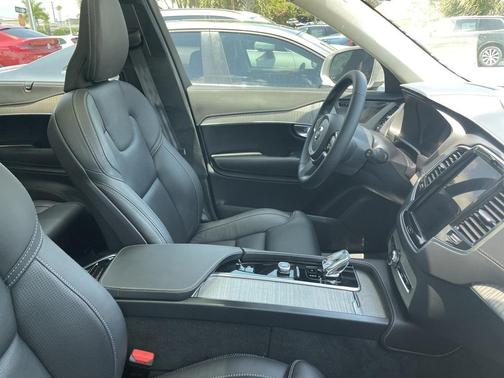 2023 Volvo XC90 Recharge Plug-In Hybrid T8 Ultimate 6-Seater