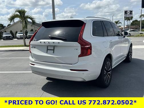 2022 Volvo XC90 T5 Momentum 7 Passenger
