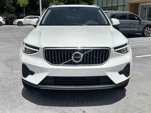 2025 Volvo XC40 B5 Core Bright Theme