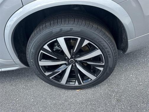 2025 Volvo XC90 B5 Core