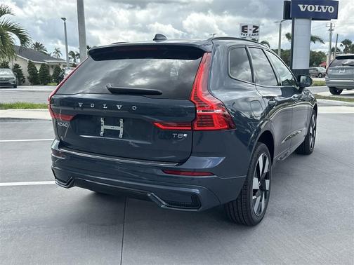 2025 Volvo XC60 Plug-In Hybrid T8 Plus