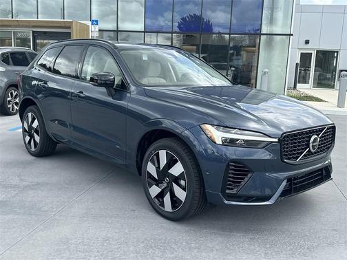 2025 Volvo XC60 Plug-In Hybrid T8 Plus