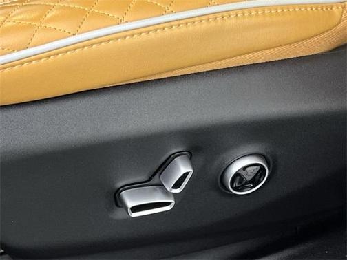 Photo 4 of 18 of 2021 Chrysler Pacifica Hybrid Pinnacle