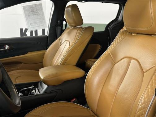 Photo 3 of 18 of 2021 Chrysler Pacifica Hybrid Pinnacle