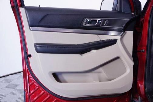 Photo 5 of 33 of 2019 Ford Explorer XLT