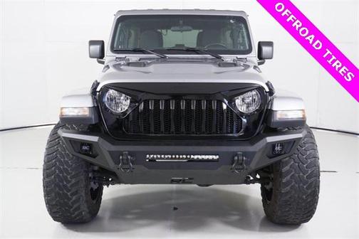 Photo 3 of 34 of 2021 Jeep Wrangler Unlimited Sahara