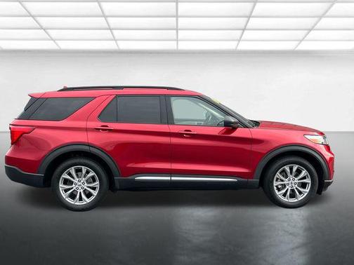 Rapid Red Metallic Tinted Clearcoat 2020 Ford Explorer XLT