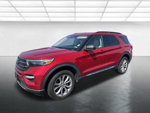 Rapid Red Metallic Tinted Clearcoat 2020 Ford Explorer XLT