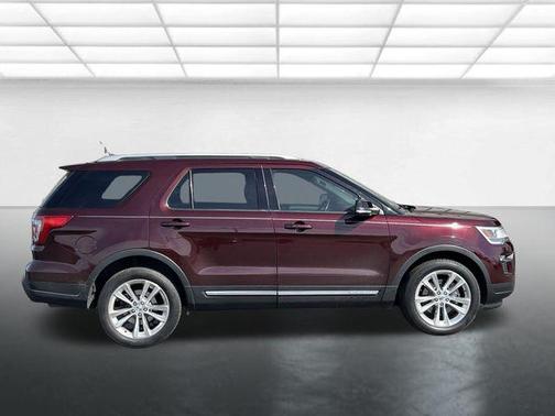 Burgundy 2018 Ford Explorer XLT