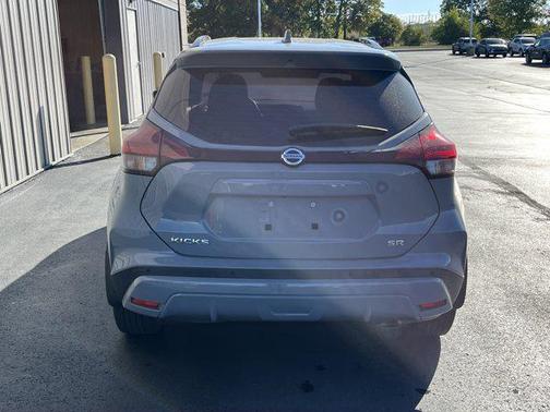 2021 Nissan Kicks SR