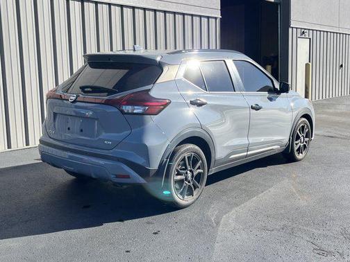 2021 Nissan Kicks SR