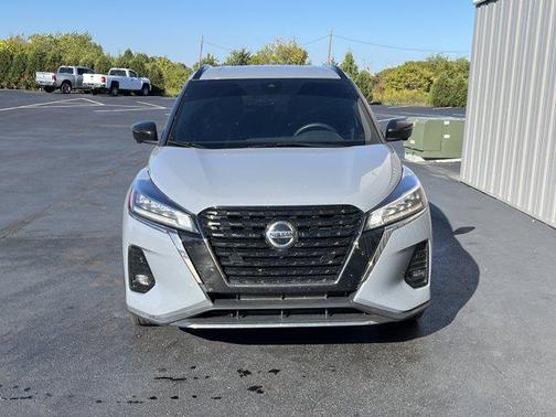 2021 Nissan Kicks SR