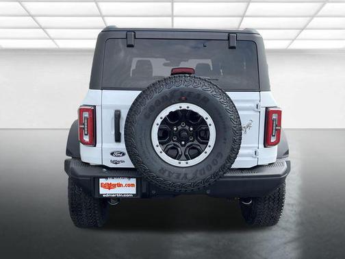 Oxford White 2026 Ford Bronco Badlands