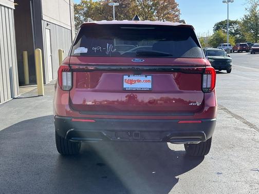 2025 Ford Explorer ST-Line