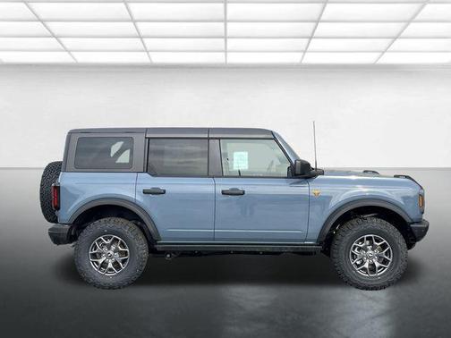 Azure Gray Metallic Tri-Coat 2025 Ford Bronco Badlands