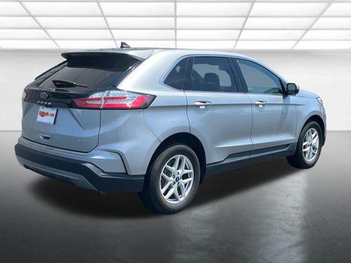Iconic Silver Metallic 2022 Ford Edge SEL