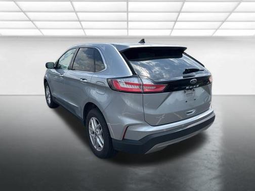 Iconic Silver Metallic 2022 Ford Edge SEL