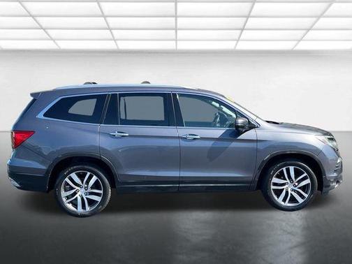 Silver Metallic 2017 Honda Pilot Touring