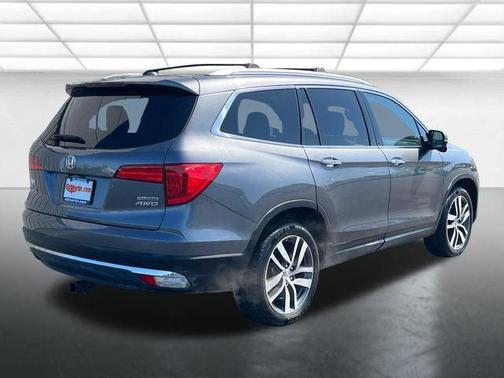 Silver Metallic 2017 Honda Pilot Touring