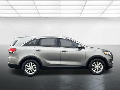 Titanium Silver 2017 Kia Sorento LX
