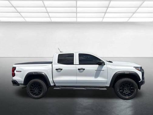 Summit White 2023 Chevrolet Colorado Trail Boss