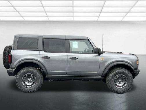 Carbonized Gray Metallic 2025 Ford Bronco Badlands