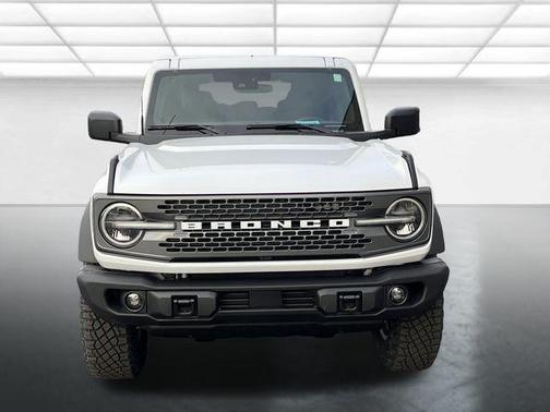 Oxford White 2025 Ford Bronco Badlands