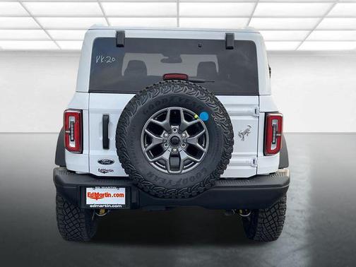 Oxford White 2025 Ford Bronco Badlands