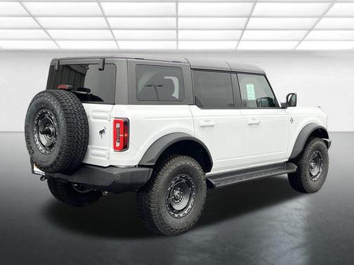 Oxford White 2025 Ford Bronco Outer Banks