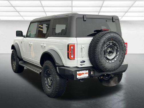 Oxford White 2025 Ford Bronco Outer Banks