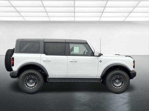 Oxford White 2025 Ford Bronco Outer Banks