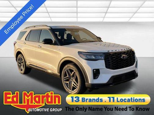 Star White Metallic Tri-Coat 2026 Ford Explorer ST-Line