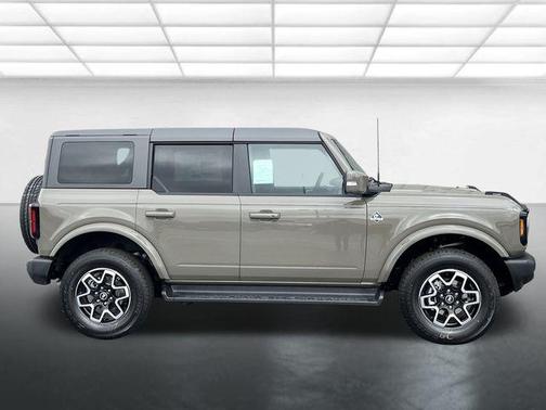 Marsh Gray 2025 Ford Bronco Outer Banks