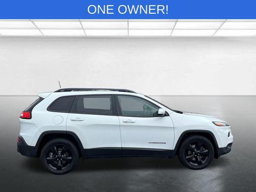 Bright White Clearcoat 2016 Jeep Cherokee Altitude