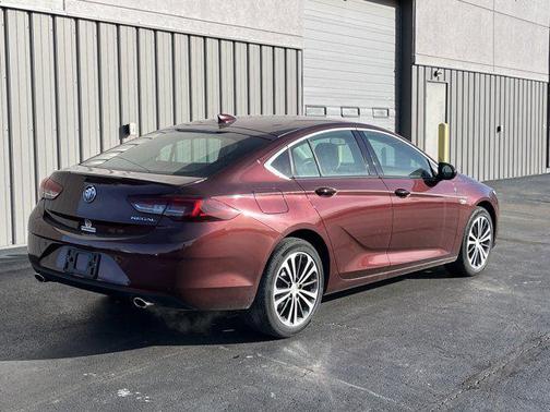 2019 Buick Regal Sportback FWD Essence
