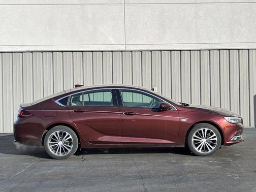 2019 Buick Regal Sportback FWD Essence